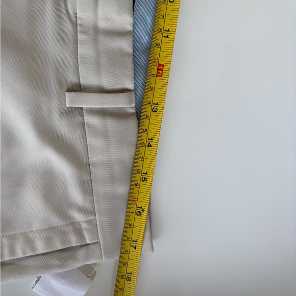 Peter Millar Tan Flat Front Shorts for Casual Elegance - Picture 11 of 12